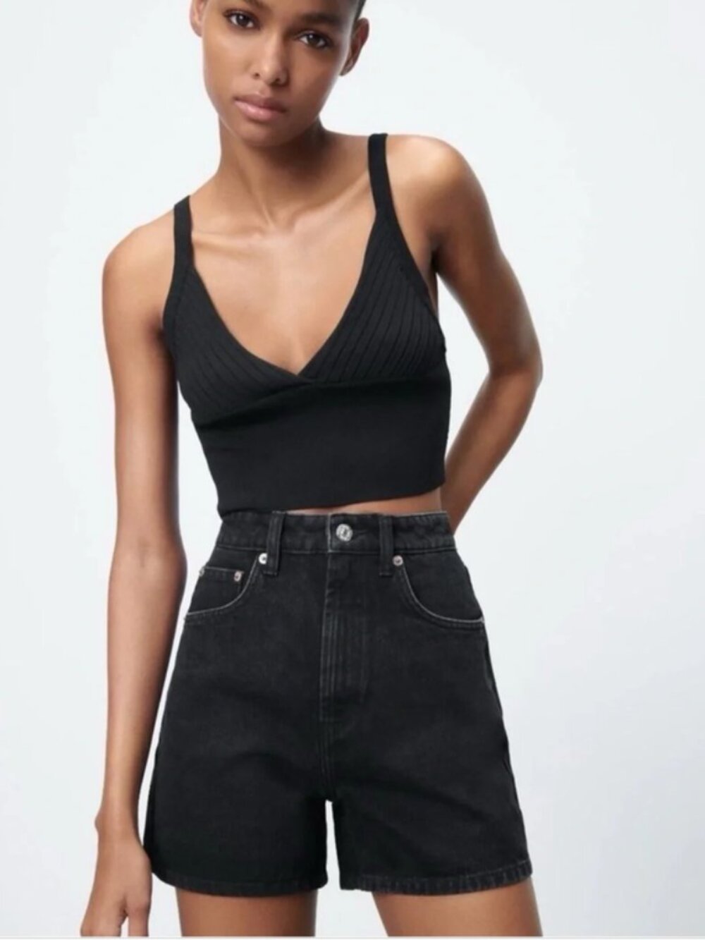 Zara Mom Fit Shorts – Anthracite Black – Size 6